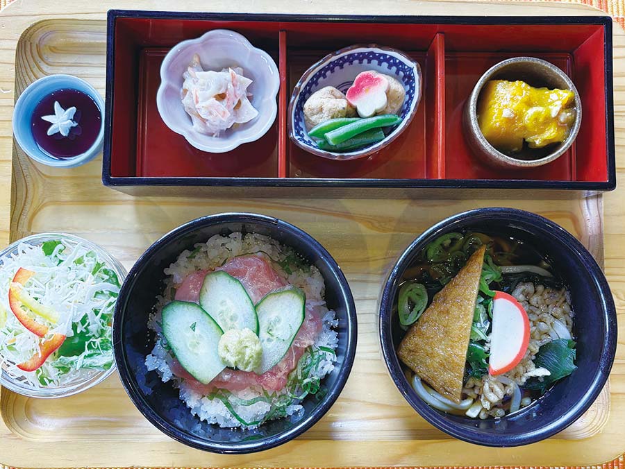限定ふくろうランチ（選べるミニ丼）ミニネギトロ丼とミニうどん